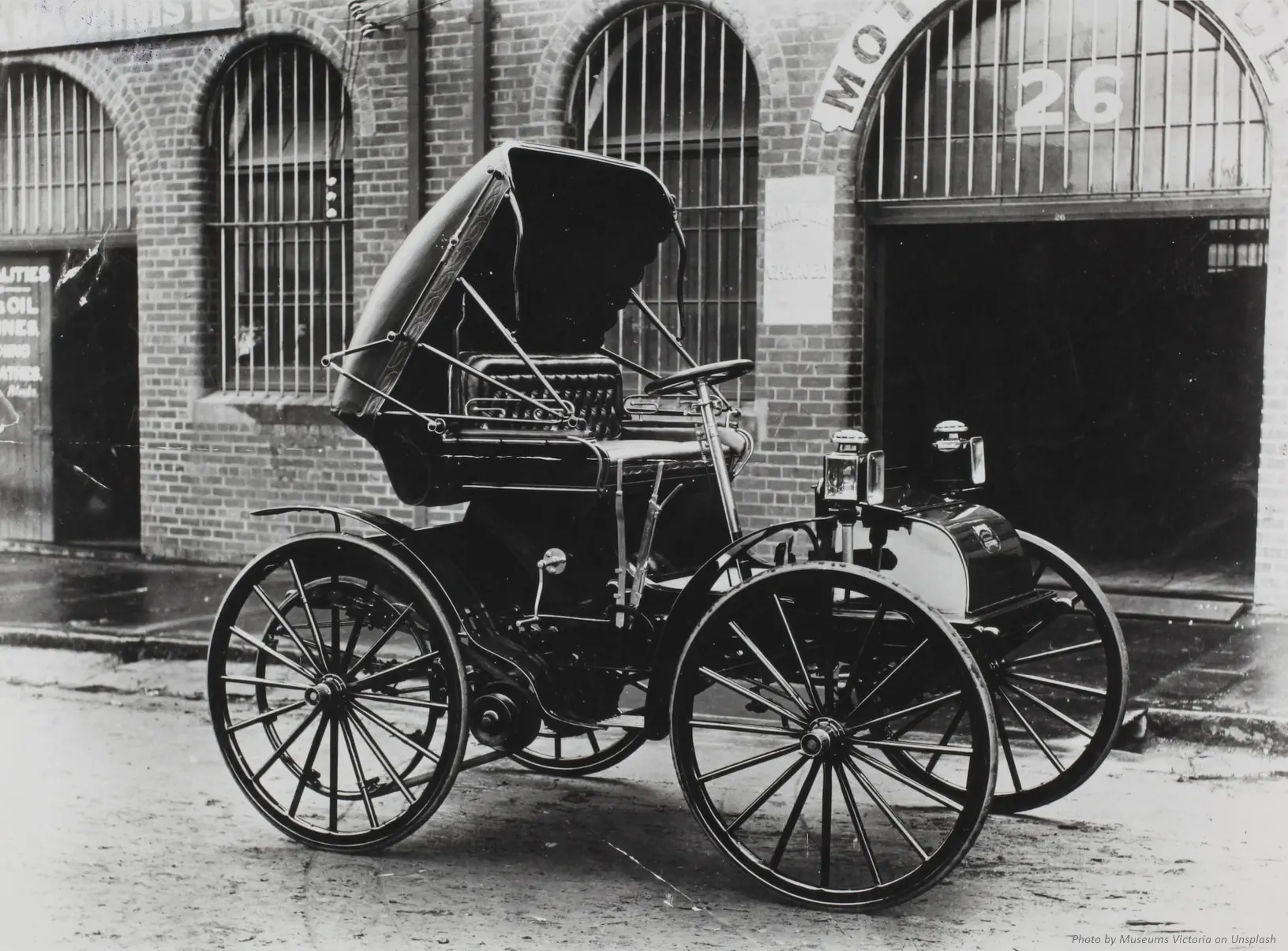 Picture of a Motor Buggy Picture of a Motor Buggy